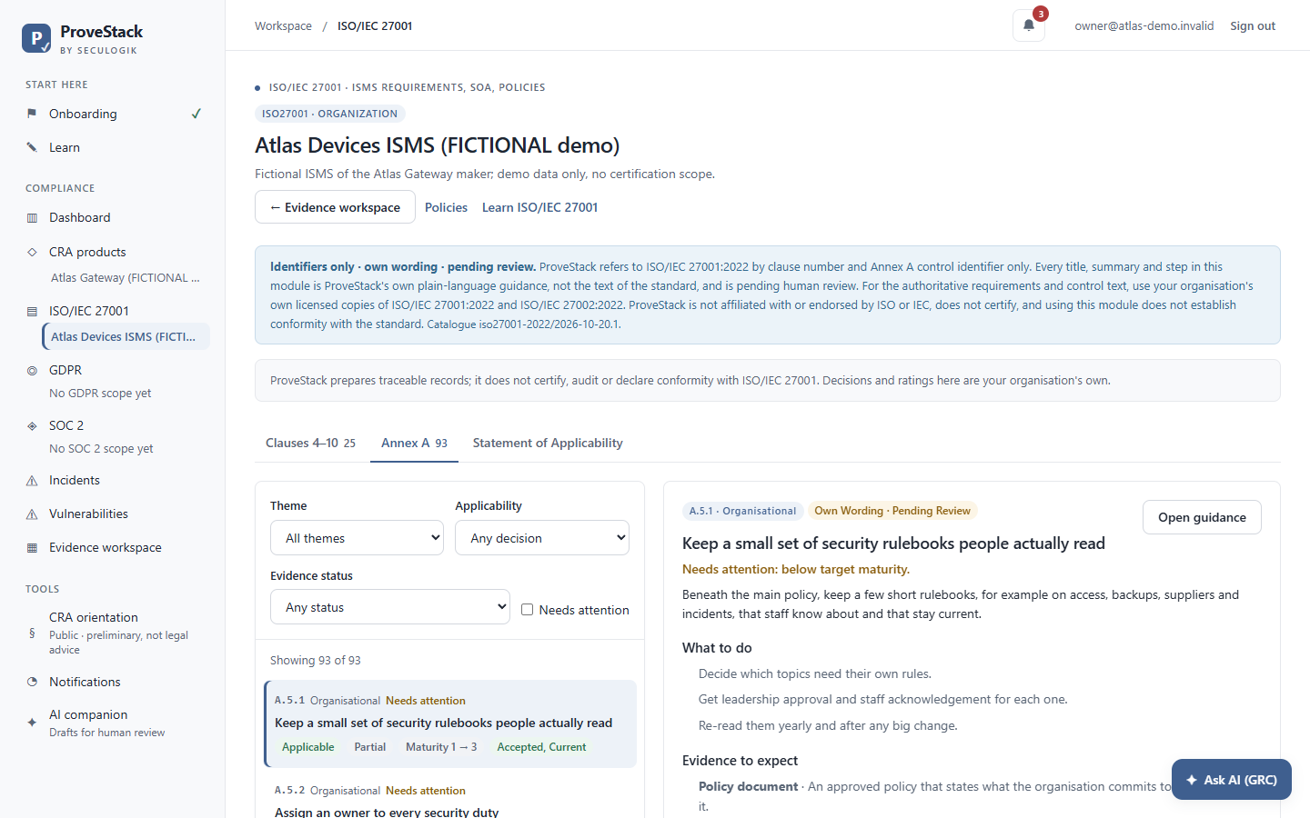 Module ISO/IEC 27001 : filtres de l'annexe A et une mesure avec son applicabilité, sa maturité et son statut de preuve, à côté de son guide.
